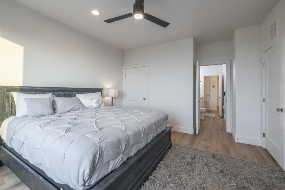 THE OASIS AT CANYON LAKE home Image 28