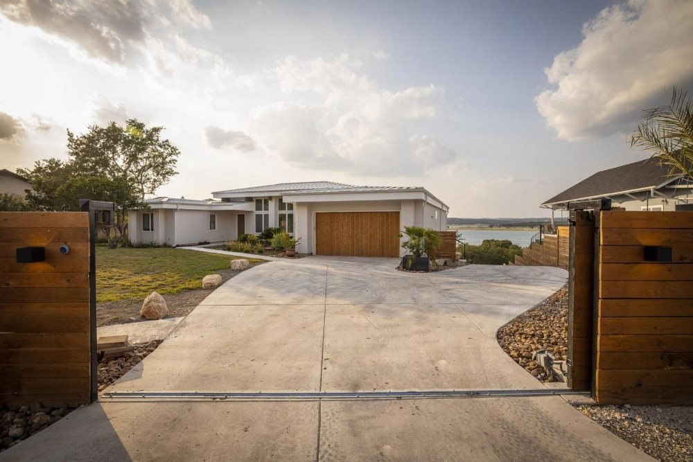 THE OASIS AT CANYON LAKE home Main image