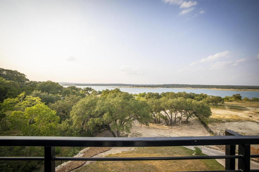 THE OASIS AT CANYON LAKE home Image 6
